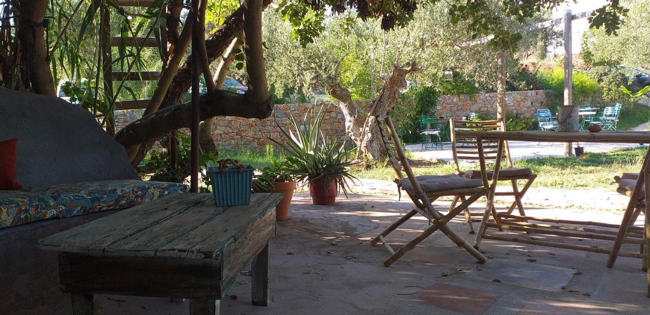 Kavoulakos Studios Skoutárion Buitenkant foto