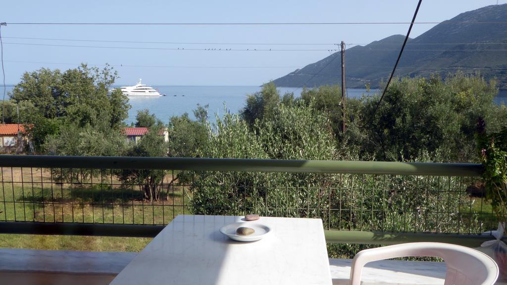 Kavoulakos Studios Skoutárion Buitenkant foto