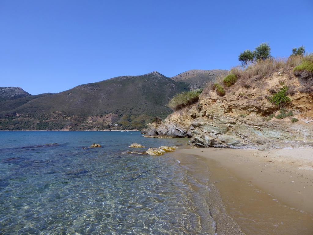 Kavoulakos Studios Skoutárion Buitenkant foto