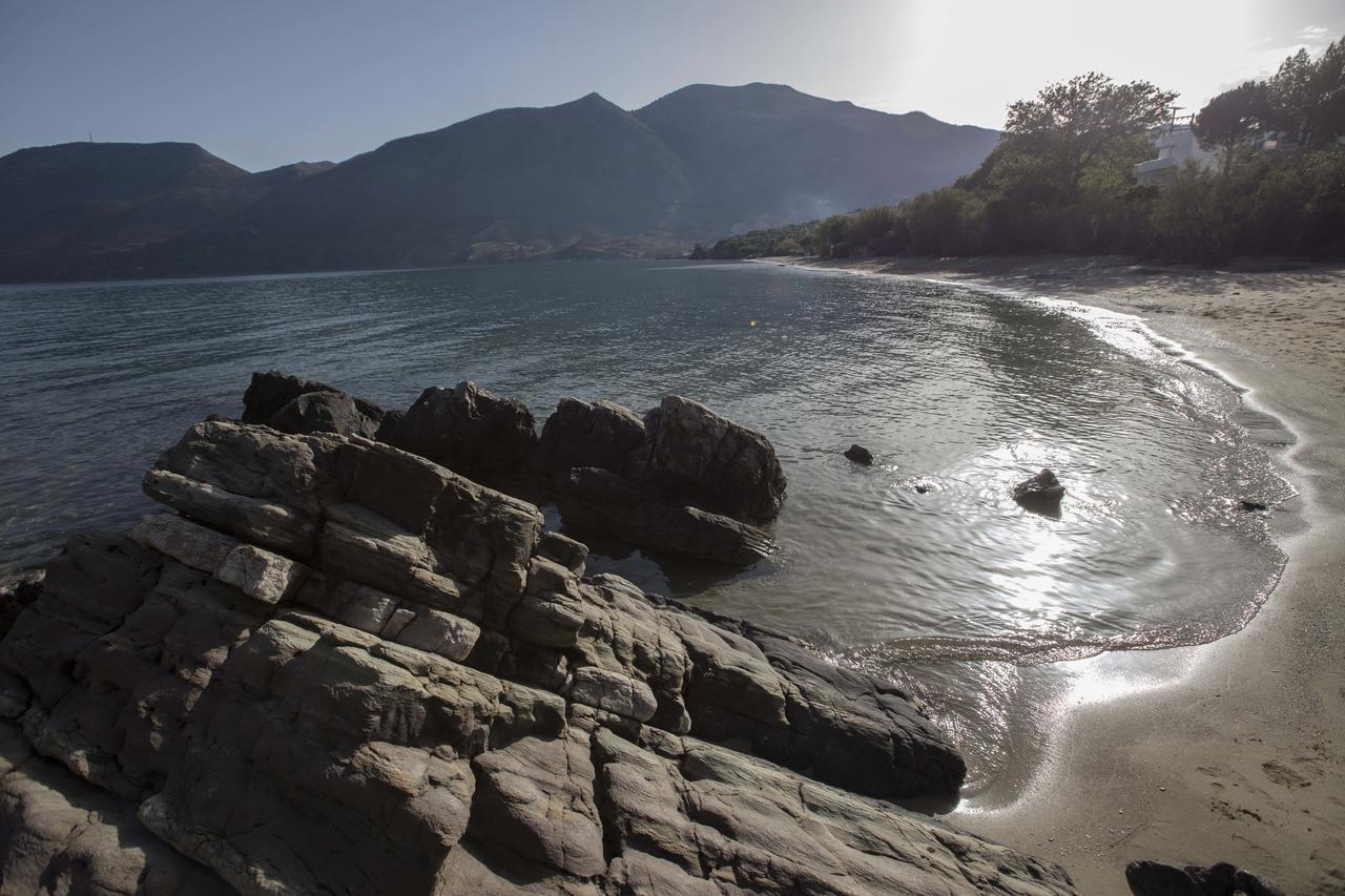 Kavoulakos Studios Skoutárion Buitenkant foto